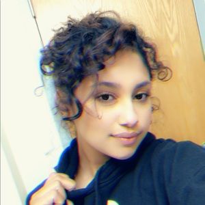 Meet your Posher, Roxana